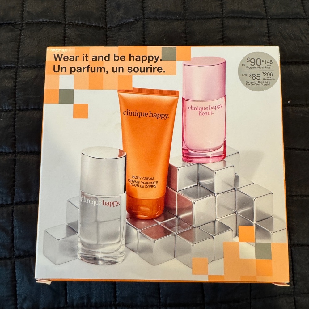 Clinique Happy Gift Set 
Moisturizer 
Two perfumes